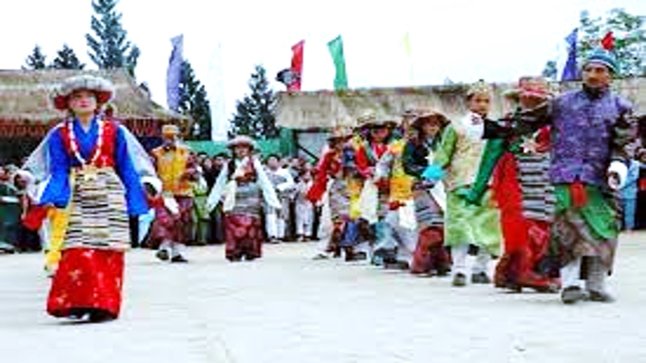 Little kids dressed in Tibetan traditional costume. Septem… | Flickr